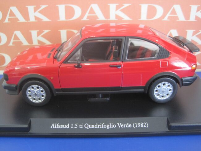 Die cast 1/24 Modellino Auto Alfa Romeo Alfasud ti Quadrifoglio Verde 1982 rossa