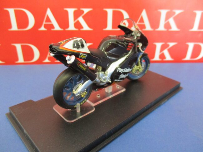 Die cast 1/24 Modellino Moto GP Aprilia RSV 1000 N. Haga 2002 - immagine 3