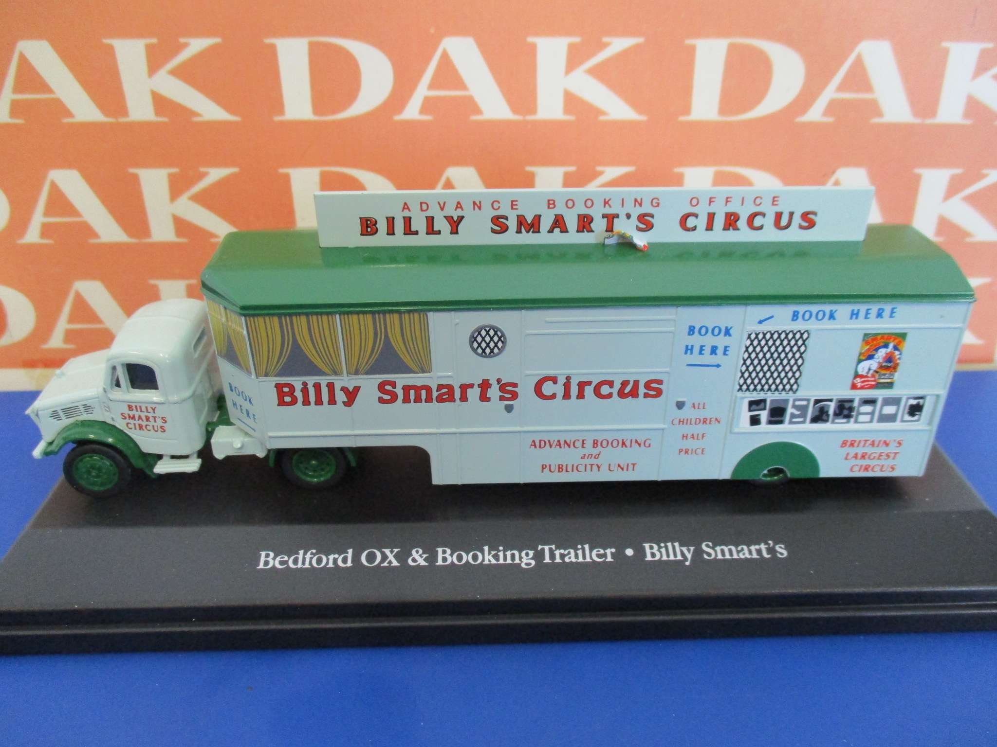 Die cast 1/76 Modellino Camion Bedford OX Booking Trailer Billy Smart's