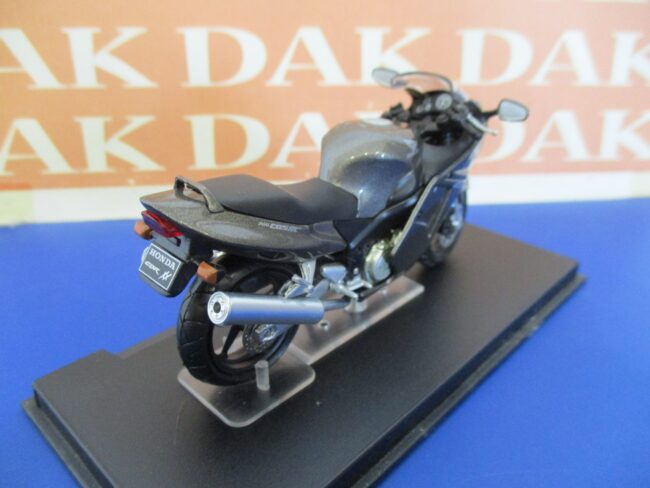 Die cast 1/24 Modellino Moto Honda CBR 1100 XX - immagine 3