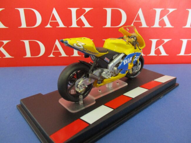 Die cast 1/24 Modellino Moto GP Honda RC211V Max Biaggi 2004 - immagine 3