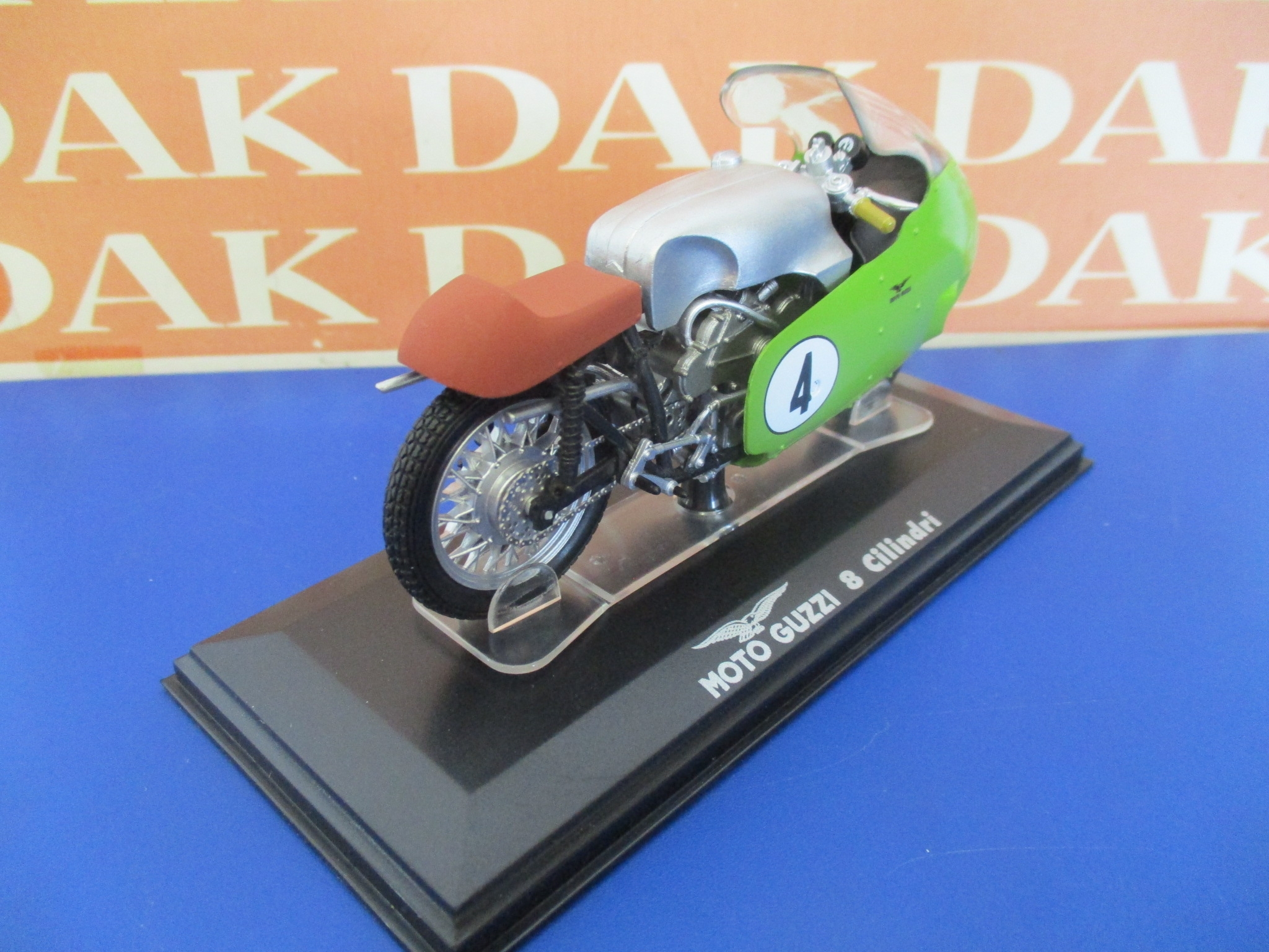 Die cast 1/24 Modellino Moto Guzzi 8 Cilindri Corsa N4 by Starline