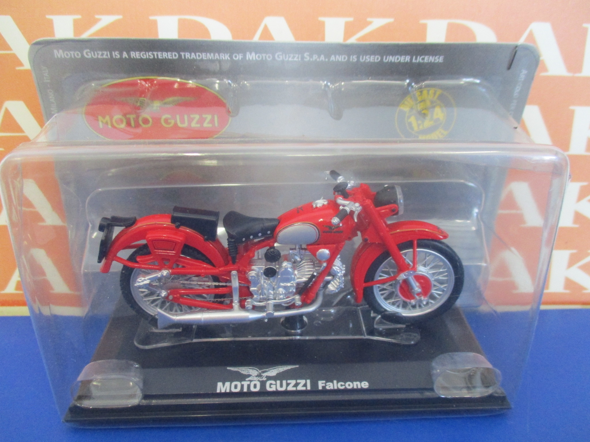 Die cast 1/24 Modellino Moto Guzzi Falcone rosso by Starline