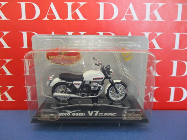 Die cast 1/24 Modellino Moto Guzzi V7 Classic by Starline