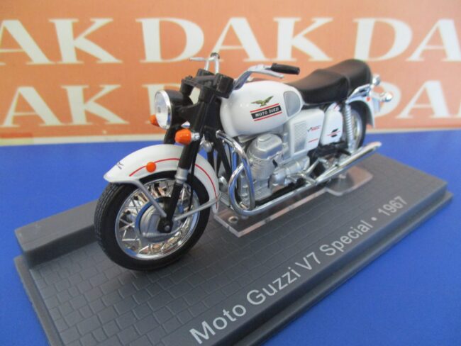 Die cast 1/24 Modellino Moto Guzzi V7 Special 1967 - immagine 2