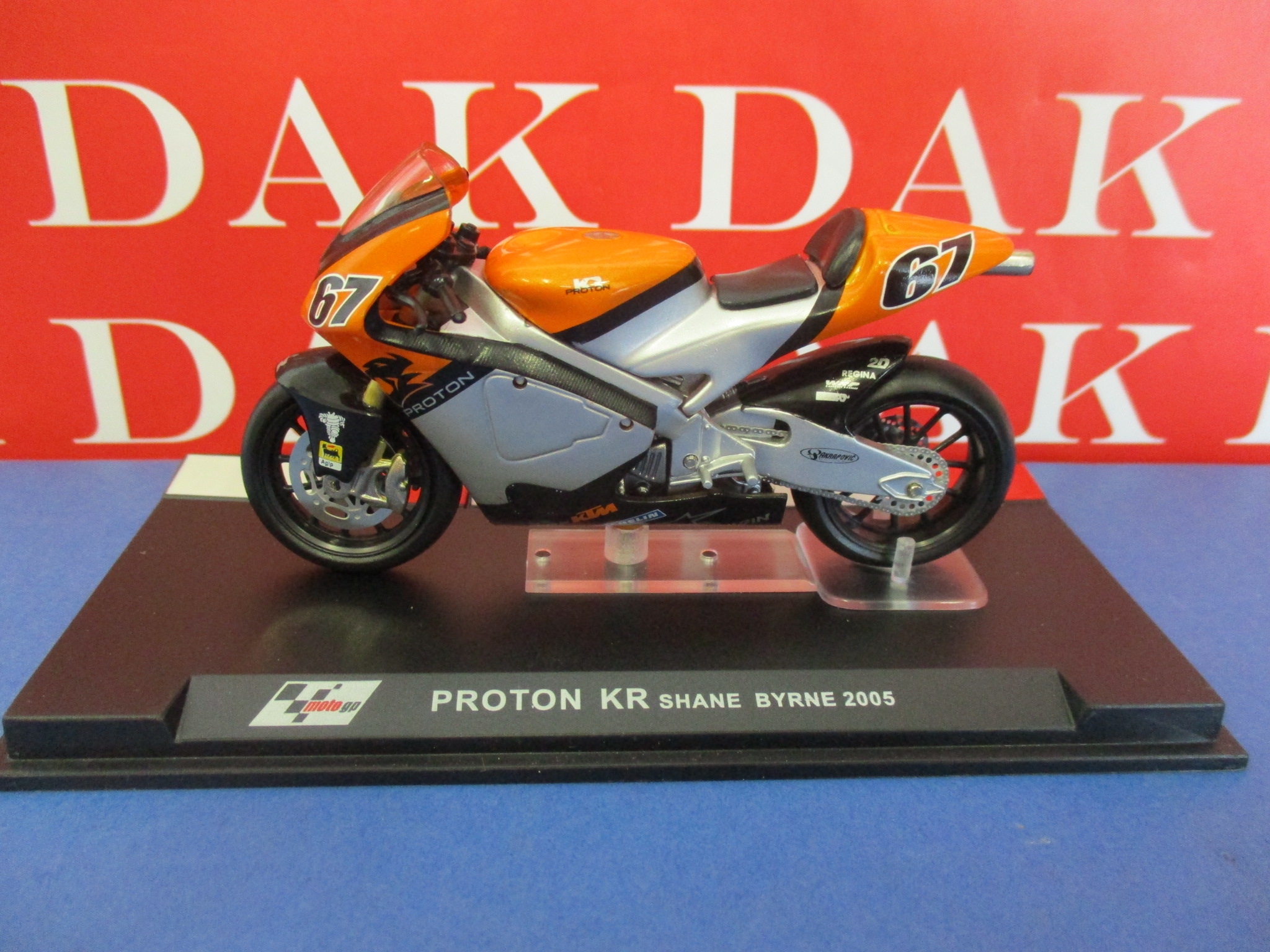 Die cast 1/24 Modellino Moto GP Proton KR Shane Byrne 2005