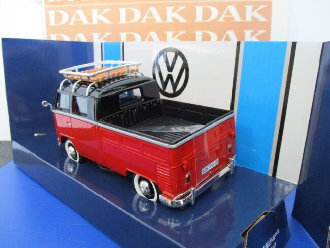 Die cast 1/24 Modellino Furgone Volkswagen T1 Pick Up Rosso Nero by Motor Max - immagine 3