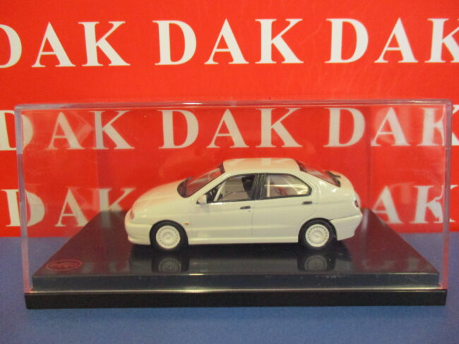 Die cast 1/43 Modellino Auto Alfa Romeo 146 corsa bianca by Pego - immagine 4