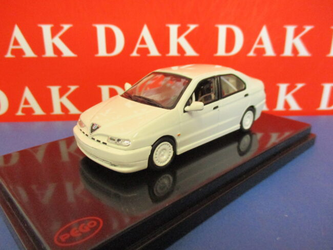 Die cast 1/43 Modellino Auto Alfa Romeo 146 corsa bianca by Pego - immagine 2