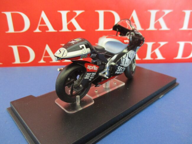 Die cast 1/24 Modellino Moto GP Aprilia RSV250 Marco Melandri 2002 - immagine 3