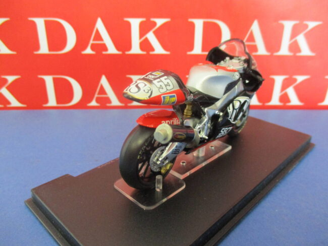 Die cast 1/24 Modellino Moto GP Aprilia RS3 Regis Laconi 2002 - immagine 3