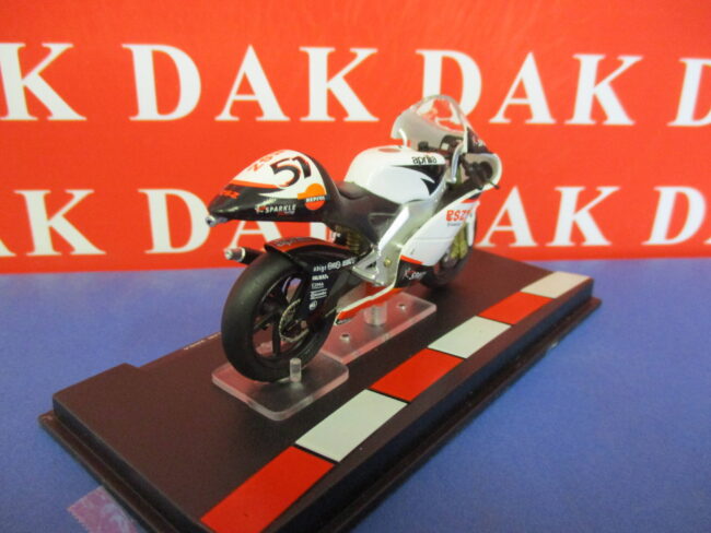 Die cast 1/24 Modellino Moto GP Aprilia RSW250 Alex De Angelis 2004 - immagine 3