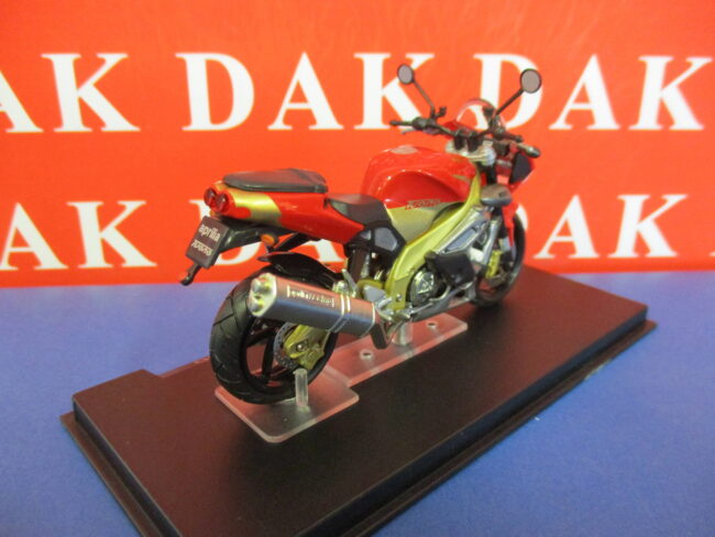 Die cast 1/24 Modellino Moto Aprilia Tuono Fighter 1000 - immagine 3