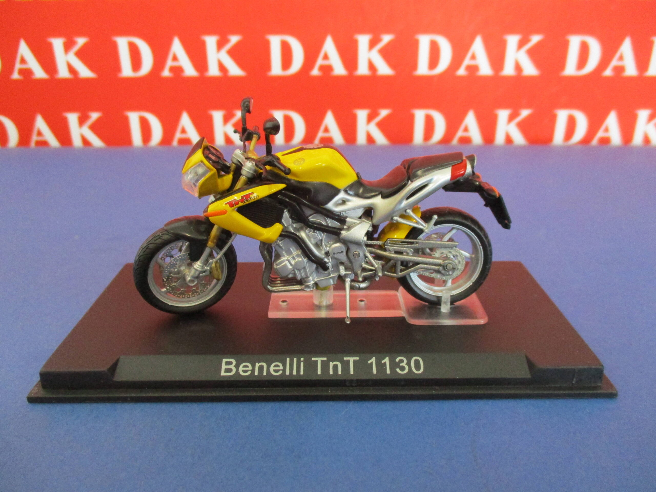 Die cast 1/24 Modellino Moto Benelli TNT 1130