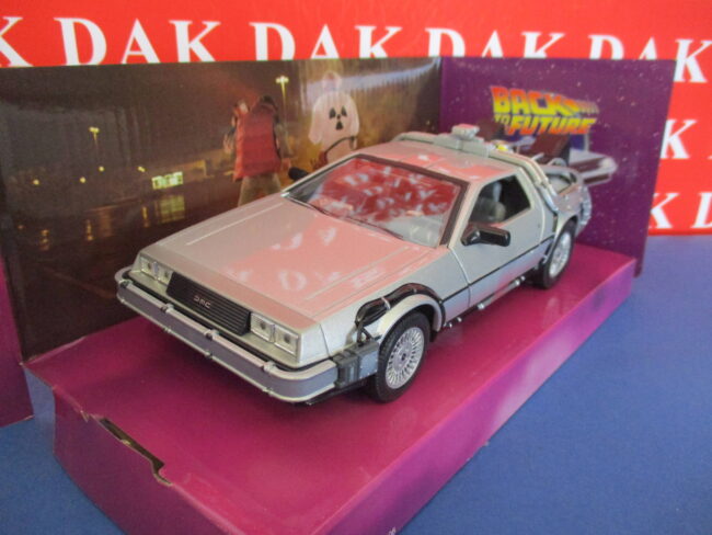 Die cast 1/24 Modellino Auto DeLorean Back To The Future I by Welly - immagine 2