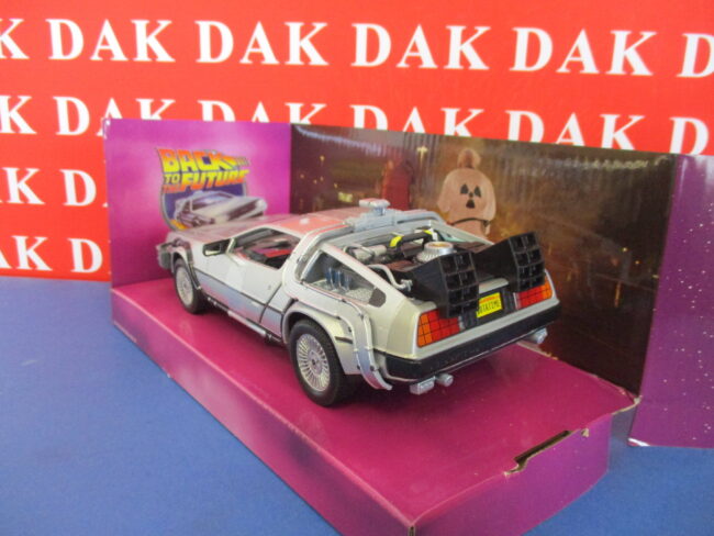 Die cast 1/24 Modellino Auto DeLorean Back To The Future I by Welly - immagine 3