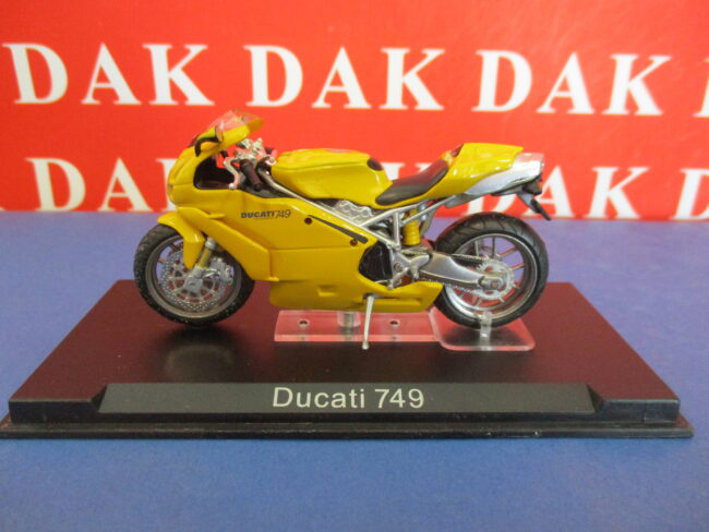 Die cast 1/24 Modellino Moto Ducati 749