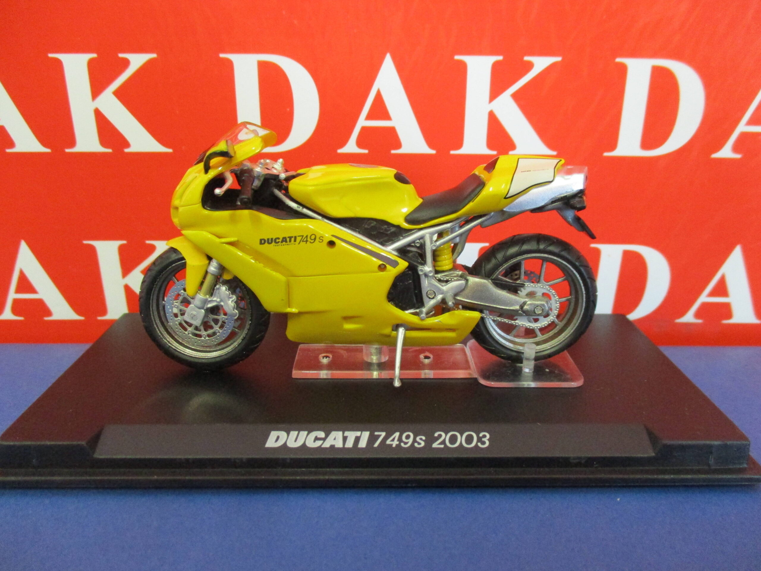 Die cast 1/24 Modellino Moto Ducati 749s 2003