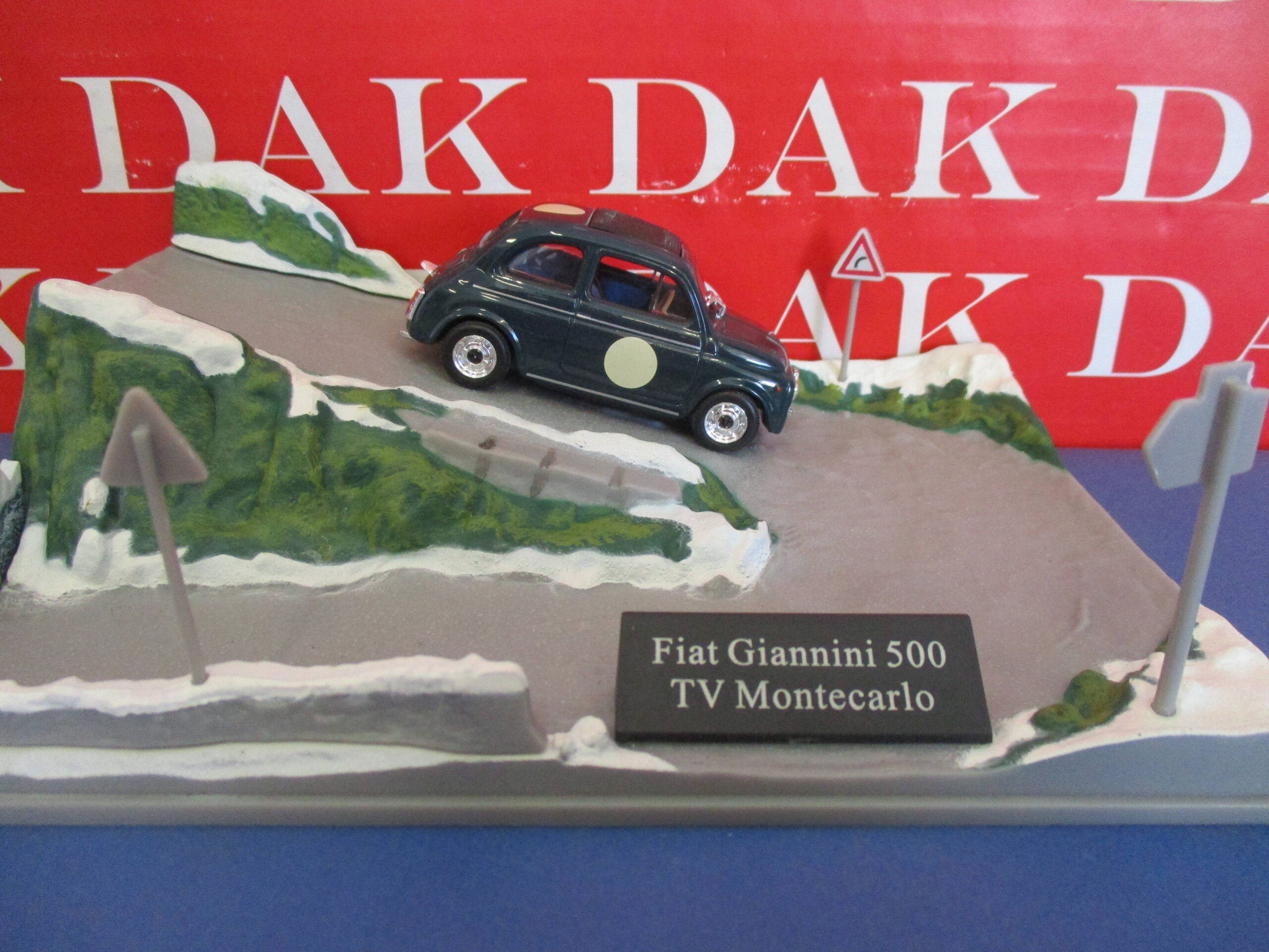Die cast 1/43 Modellino Auto Diorama Fiat 500 Giannini TV Montecarlo