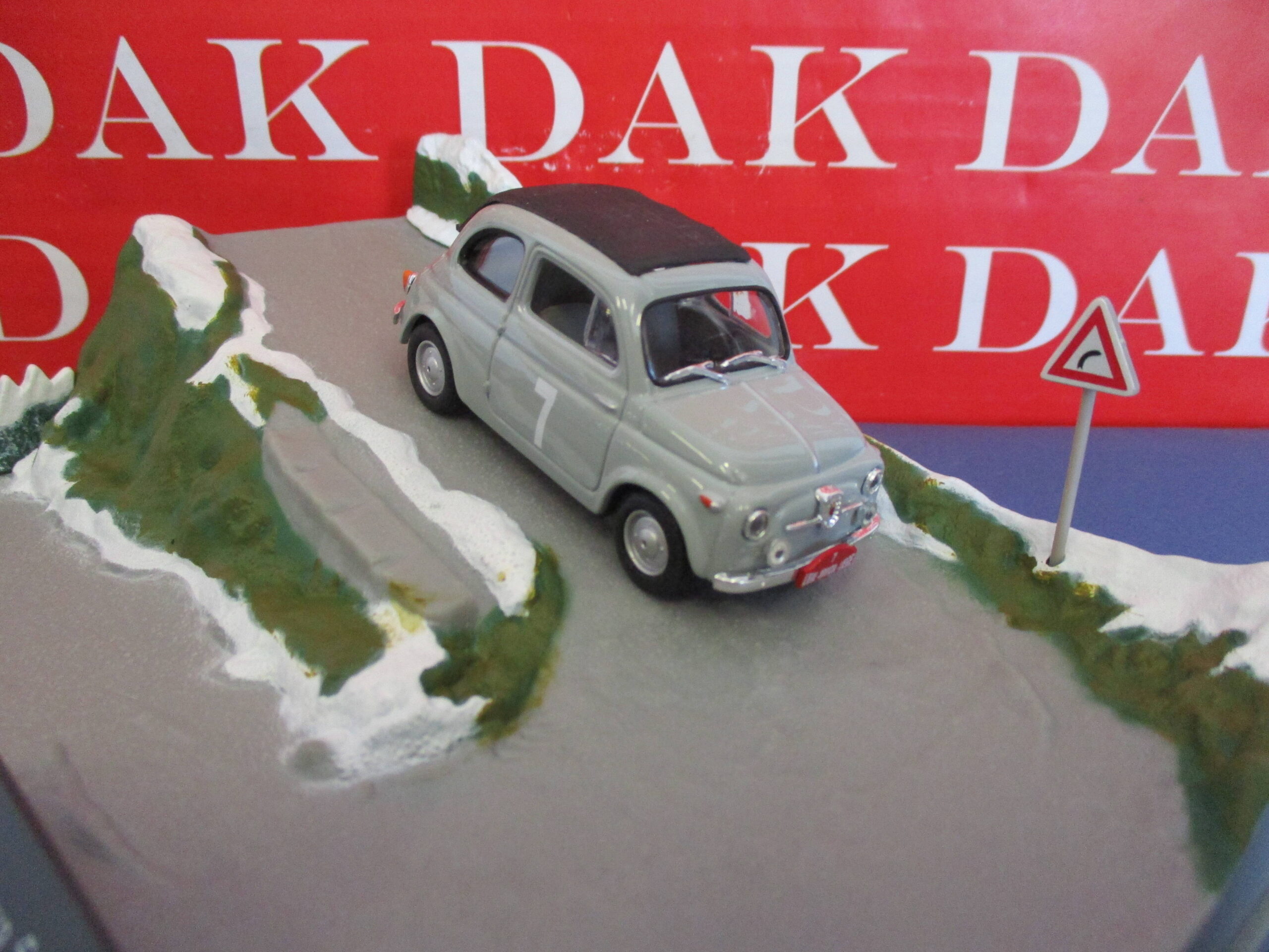 Die cast 1/43 Diorama Fiat Nuova 500 Derivazione Abarth N7 - Dak Mantova sas