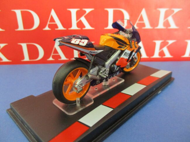 Die cast 1/24 Modellino Moto GP Honda RC211V Nicky Hayden 2005 - immagine 3