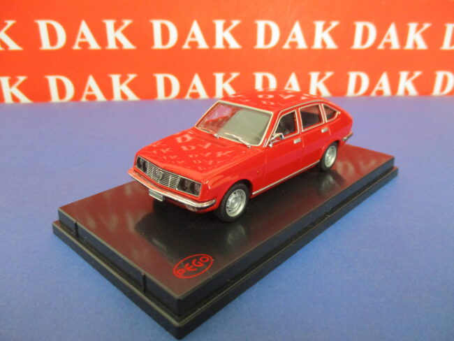 Die cast 1/43 Modellino Auto Lancia Beta Berlina 1 Serie 1972 Red by Pego - immagine 2