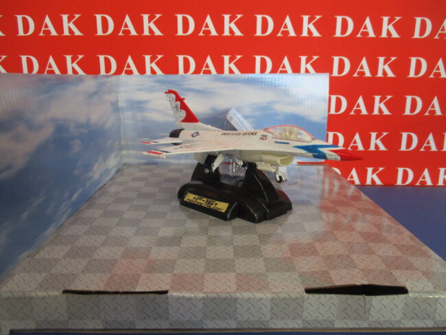 Die cast 1/72 Aereo Aircraft Lockeed Martin F-16 Fighting Falcon USA Motor Max - immagine 3