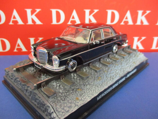 Die cast 1/43 Modellino Auto 007 James Bond Mercedes 250SE Octopussy