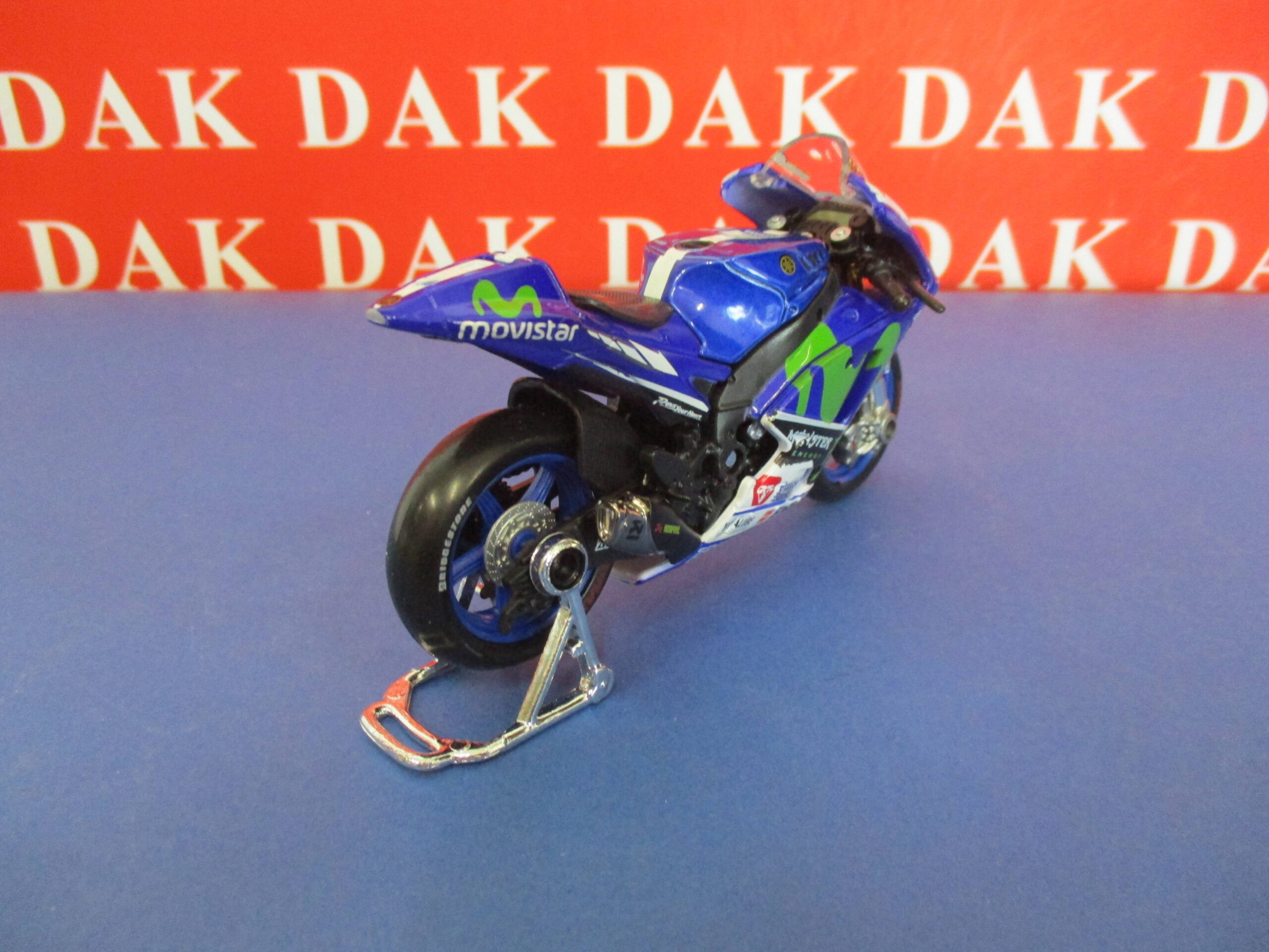 Die cast 1/12 Modellino Moto Yamaha YZR-M1 N 46 Valentino Rossi 2006 by  Newray