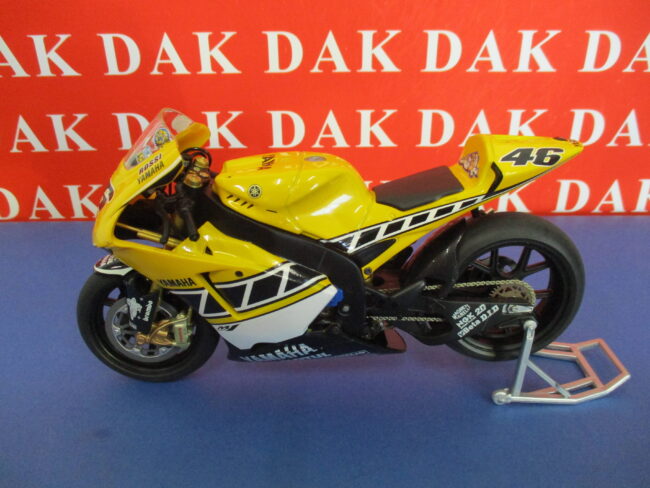 Die cast 1/12 Modellino Moto Yamaha YZR-M1 USA GP V.Rossi