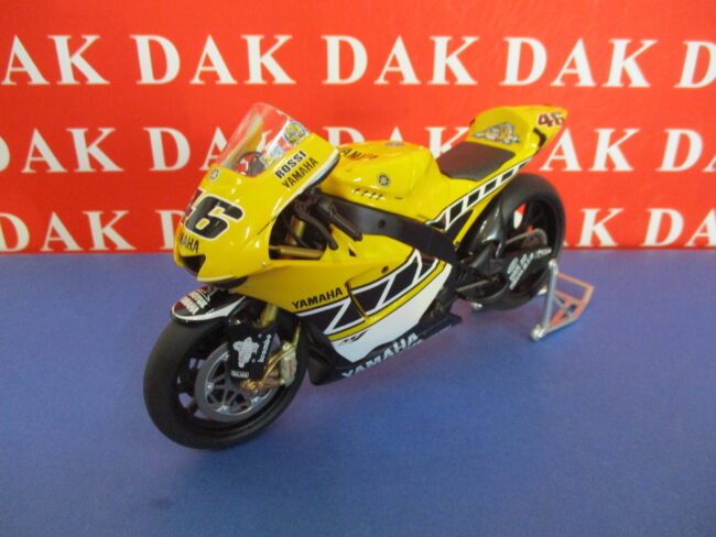 Die cast 1/12 Modellino Moto Yamaha YZR-M1 USA GP V.Rossi - immagine 2