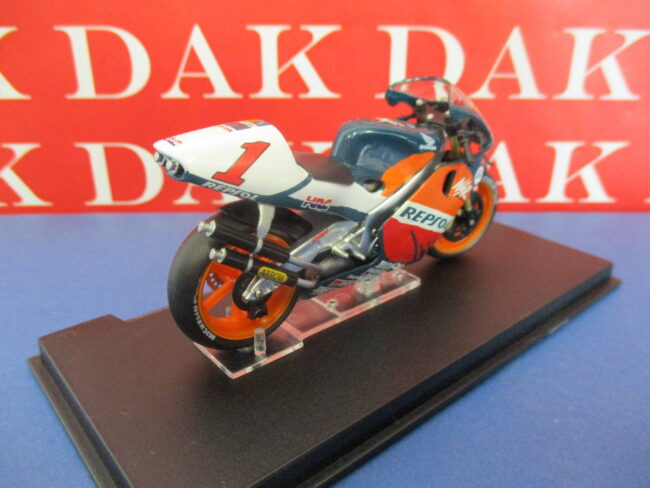 Die cast 1/24 Modellino Moto GP Honda NSR 500 Michael Doohan 1998 - immagine 3