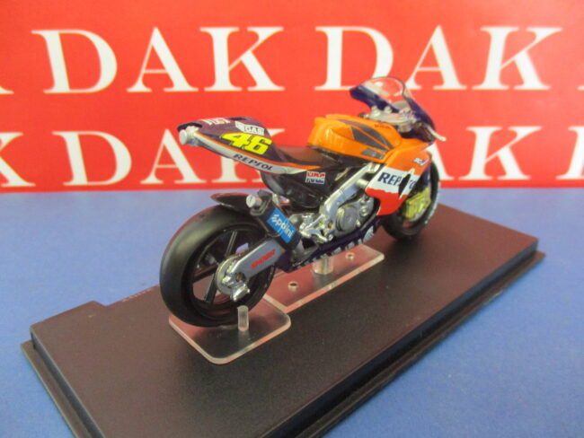 Die cast 1/24 Modellino Moto GP Honda RC211 Valentino Rossi 2002 - immagine 3