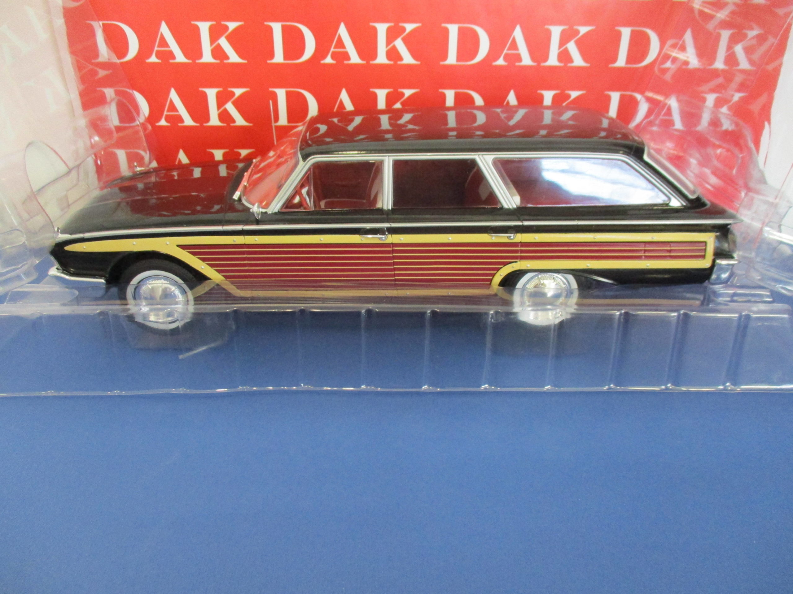 Die cast 1/18 Modellino Auto Ford Country Squire 1960 by Model Car Group