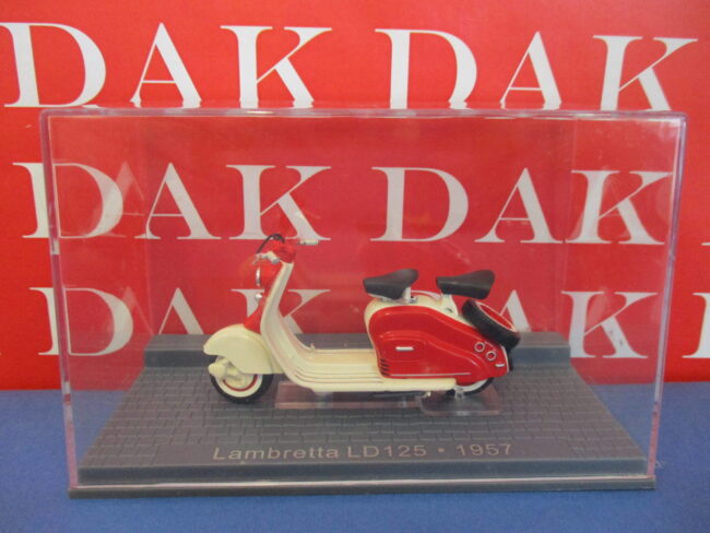 Die cast 1/24 Modellino Scooter Lambretta LD125 1957 by Ixo Museum - immagine 4