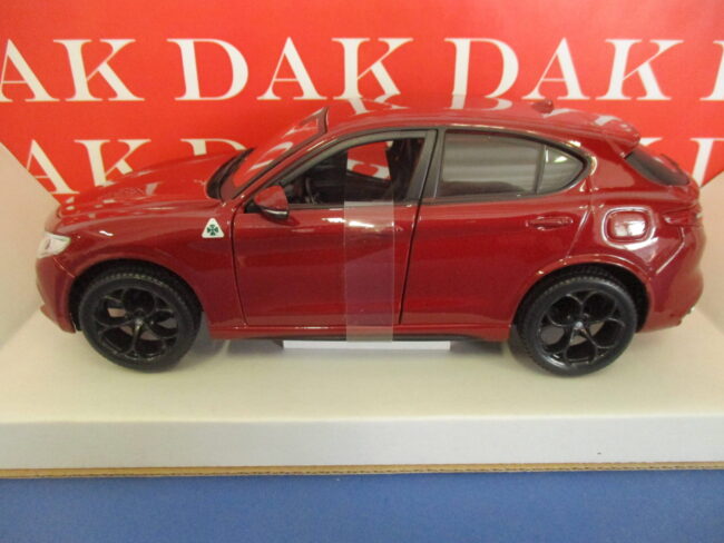 Die cast 1/24 Modellino Auto Alfa Romeo Stelvio by Burago - immagine 2