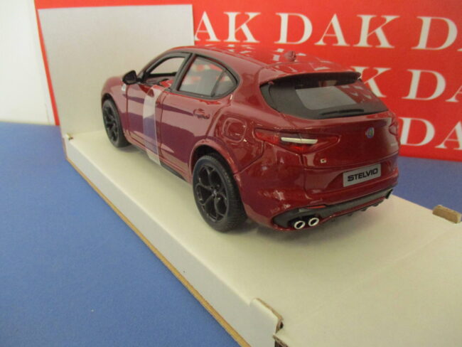 Die cast 1/24 Modellino Auto Alfa Romeo Stelvio by Burago - immagine 3