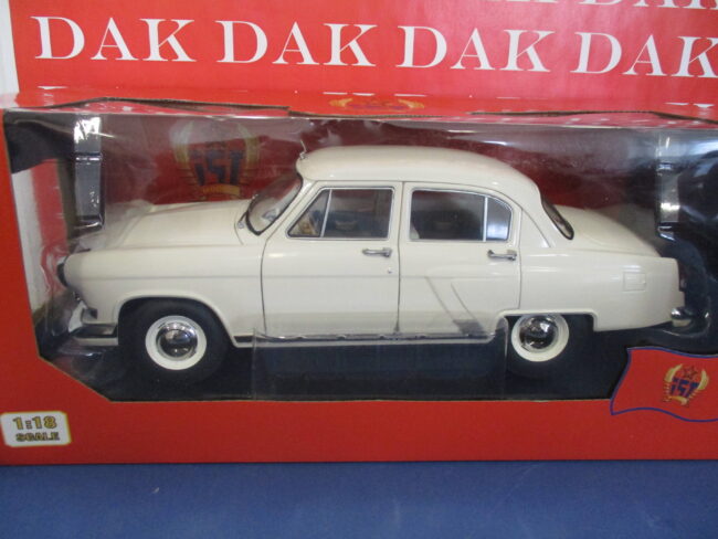 Die cast 1/18 Modellino Auto Gaz 21R Volga 1966 Cream by Ist - immagine 4