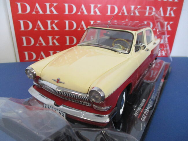 Die cast 1/18 Modellino Auto Gaz 21R Volga 1966 Dark Red and Beige by Ist - immagine 2