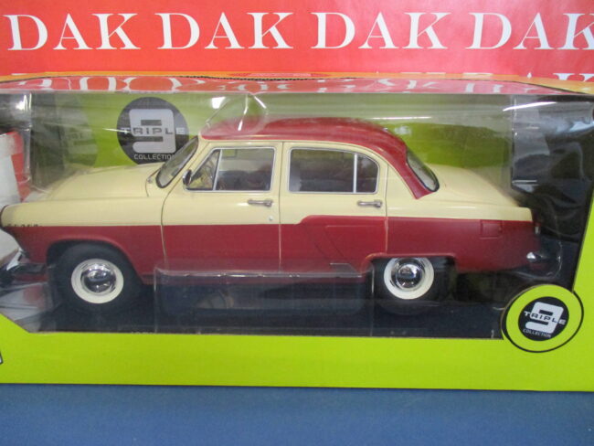 Die cast 1/18 Modellino Auto Gaz 21R Volga 1966 Dark Red and Beige by Ist - immagine 5