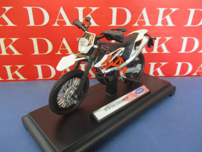 Die cast 1/18 Modellino Moto KTM 690 Enduro R White and Black by Welly - immagine 2