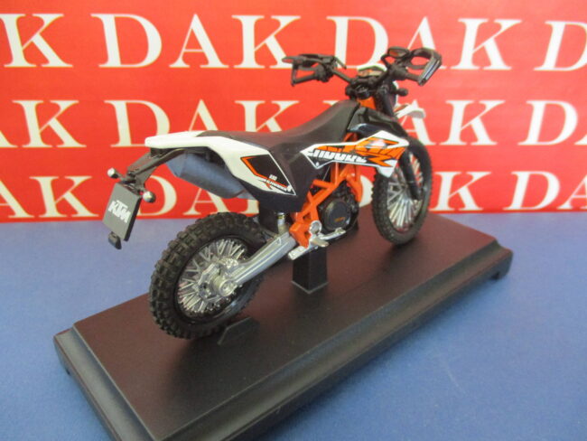 Die cast 1/18 Modellino Moto KTM 690 Enduro R White and Black by Welly - immagine 3