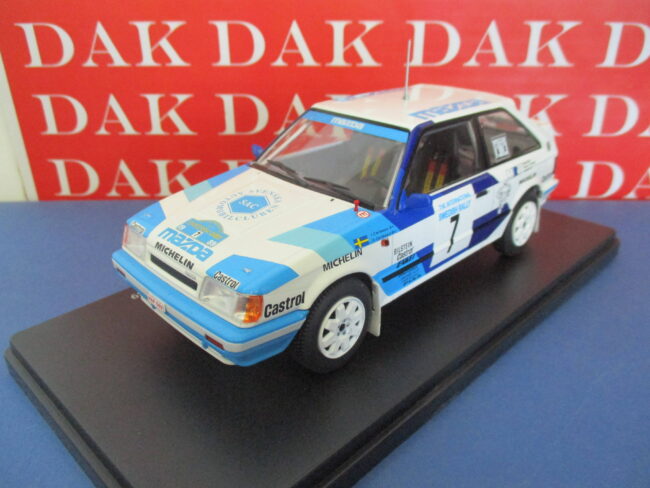 Die cast 1/24 Modellino Auto Mazda 323 4WD Swedish Rally 1989 P. Carlsson