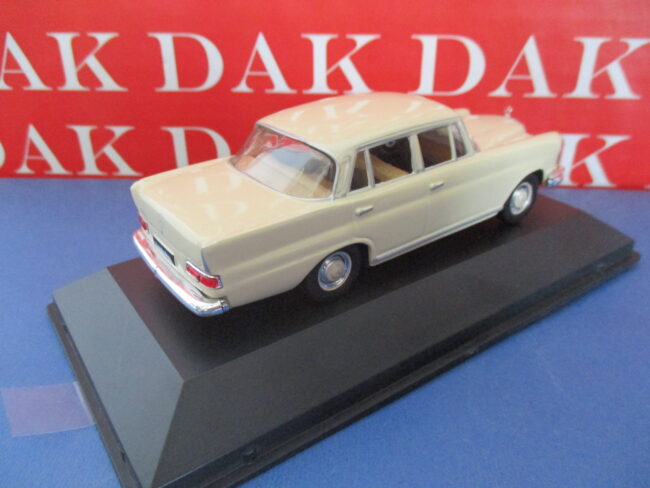 Die cast 1/43 Modellino Auto Mercedes-Benz 220 1964 - immagine 3