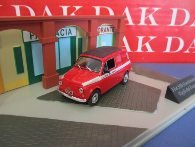 Die cast 1/43 Modellino Auto Diorama Fiat 500 Giardiniera Vigili del Fuoco - immagine 2