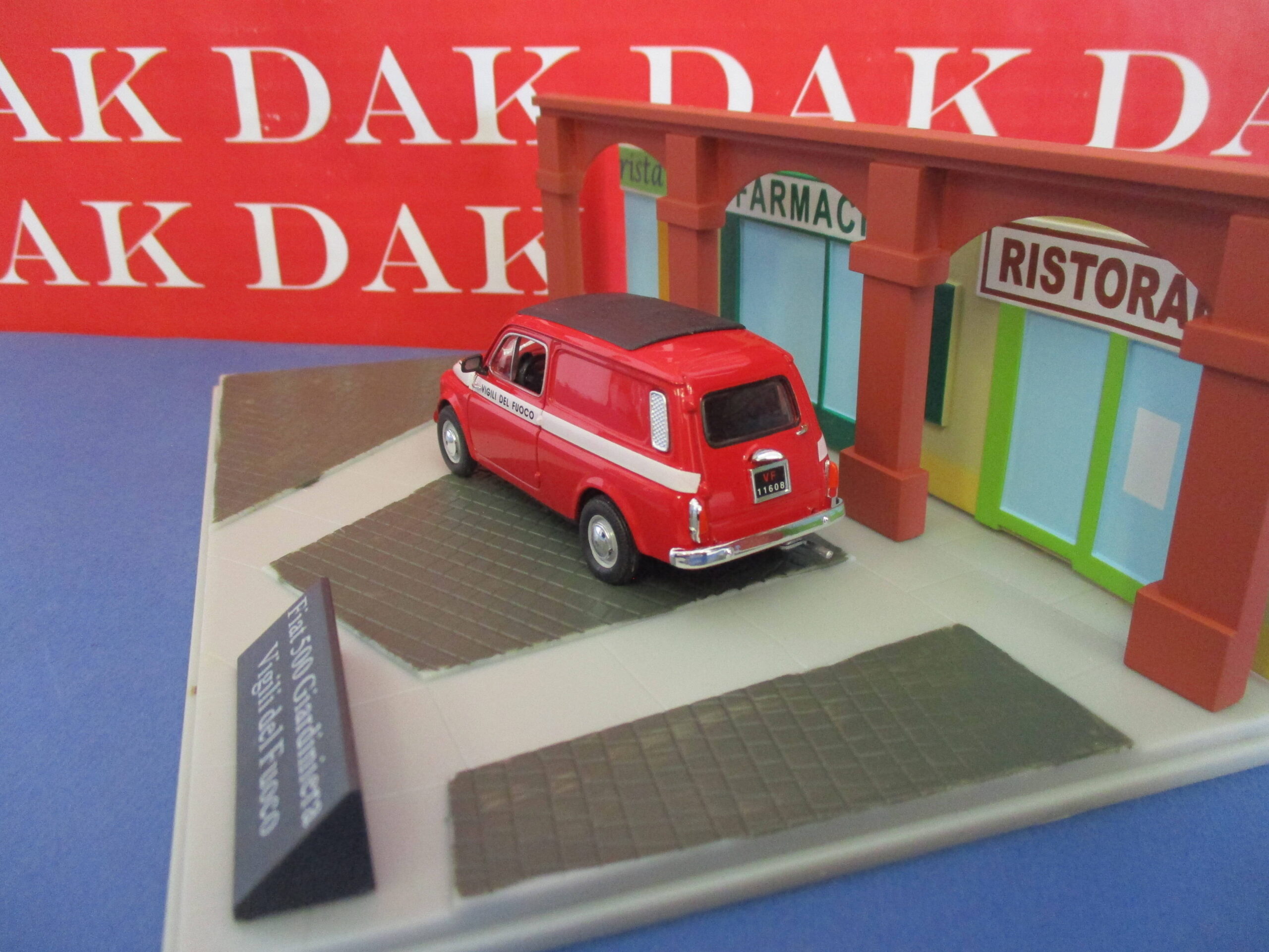 Die cast 1/43 Modellino Auto Diorama Fiat 500 Giardiniera Vigili del Fuoco