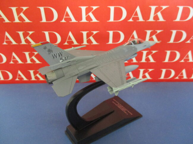 Die cast 1/100 Modellino Aereo Aircraft F-16CJ Fighting Falcon USAF 35th FS 2005 - immagine 3