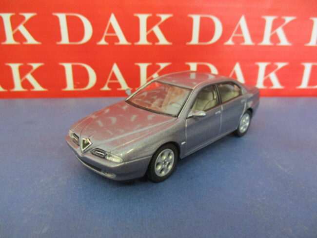 Die cast 1/43 Modellino Auto Alfa Romeo 166 Grigio Chiara 1998 by Solido - immagine 2