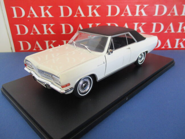 Die cast 1/24 Modellino Auto Opel Diplomat V8 Coupe 1965 - immagine 2