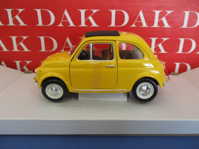 Die cast 1/24 Modellino Auto Fiat 500F Giallo 1965 by Burago